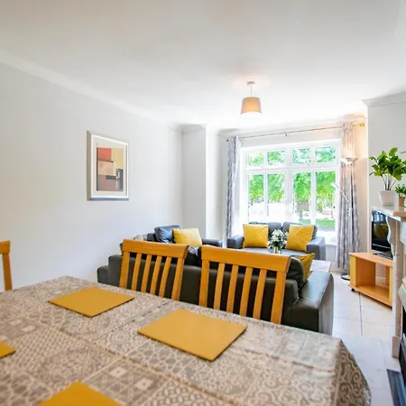 137 - The Townhouse At Gort Na Coiribe By Shortstays Holiday home *